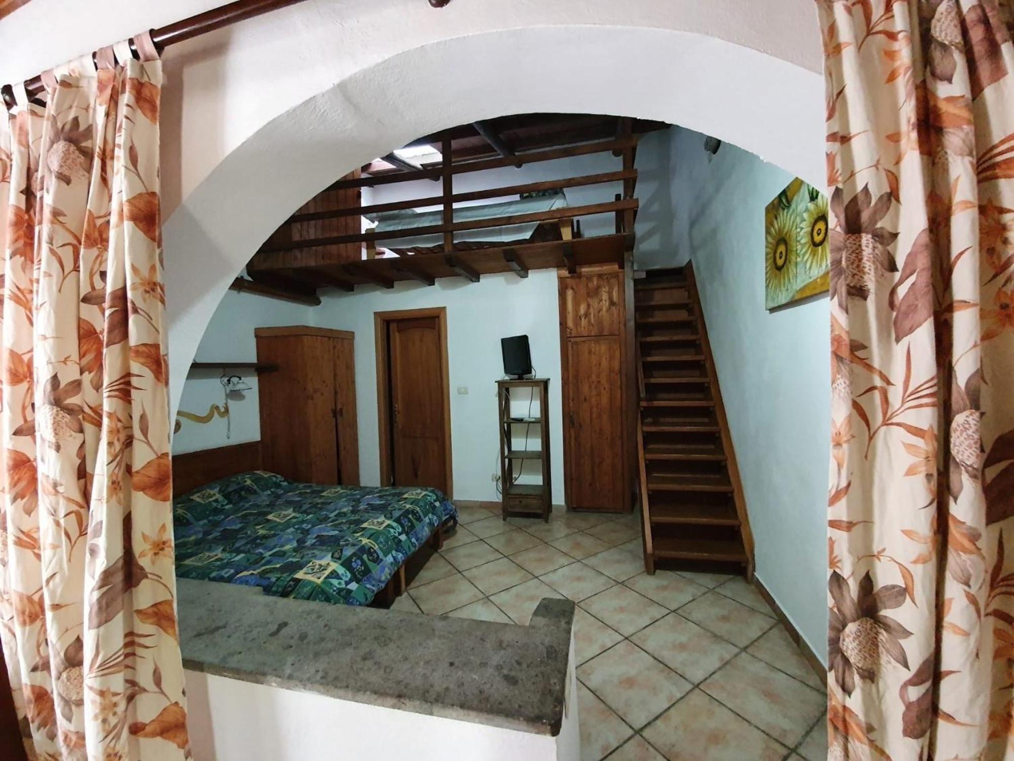 Beautiful In With Shared Swimming Pool Appartamento