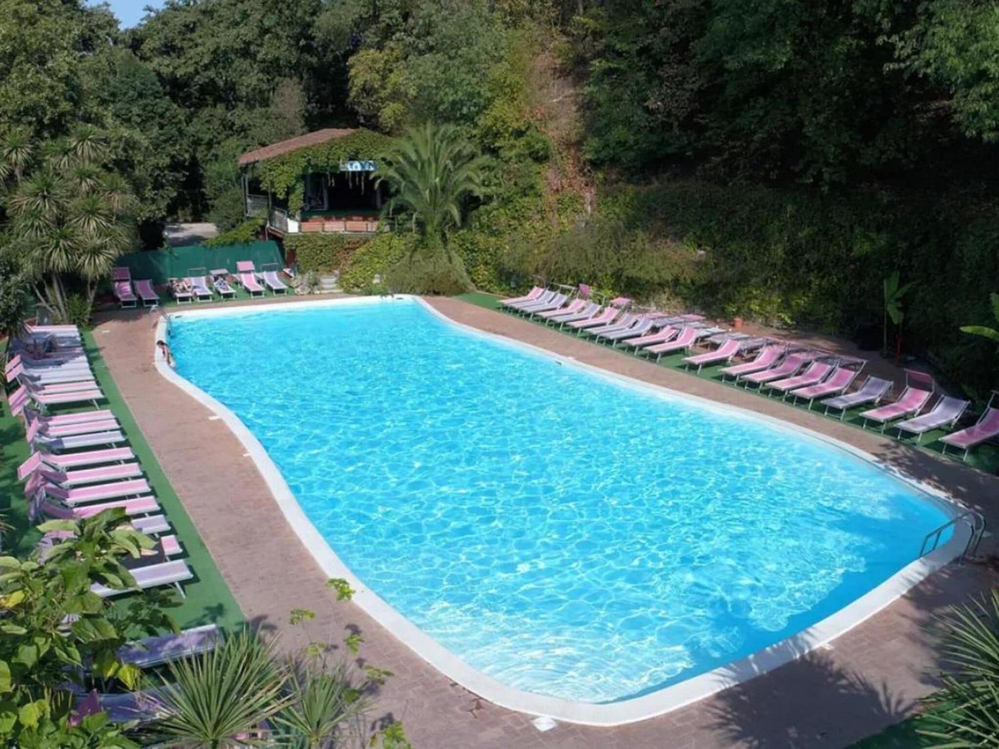 Beautiful In With Shared Swimming Pool *